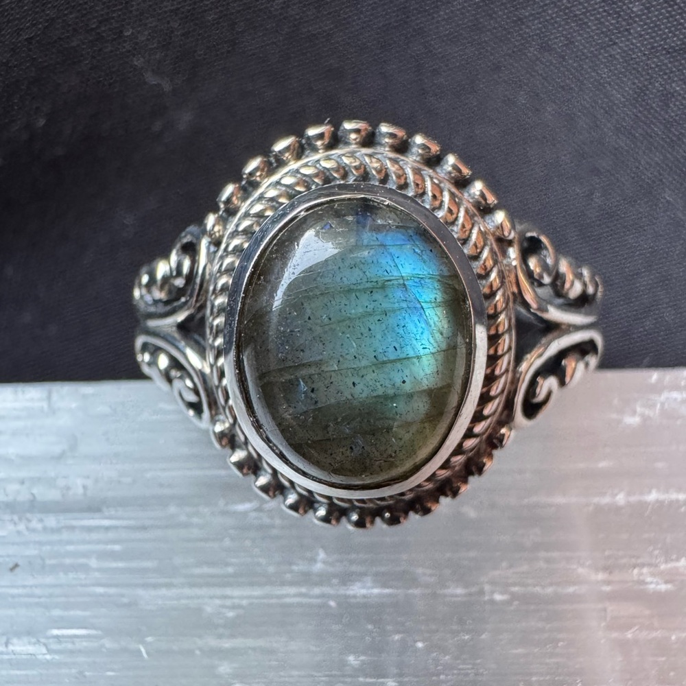 Vintage Inspired Silver Labradorite Ring